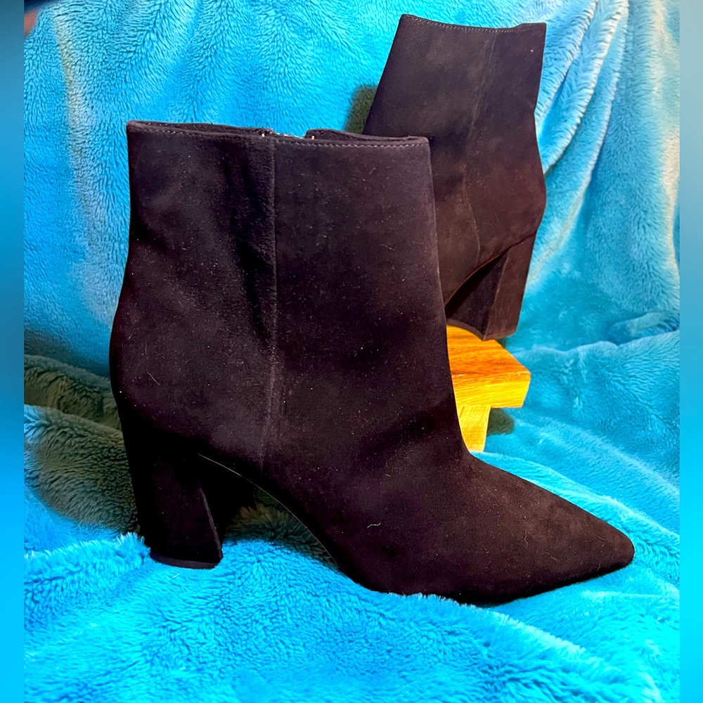 Antonio Melani Elana black suede block heeled booties Size 11